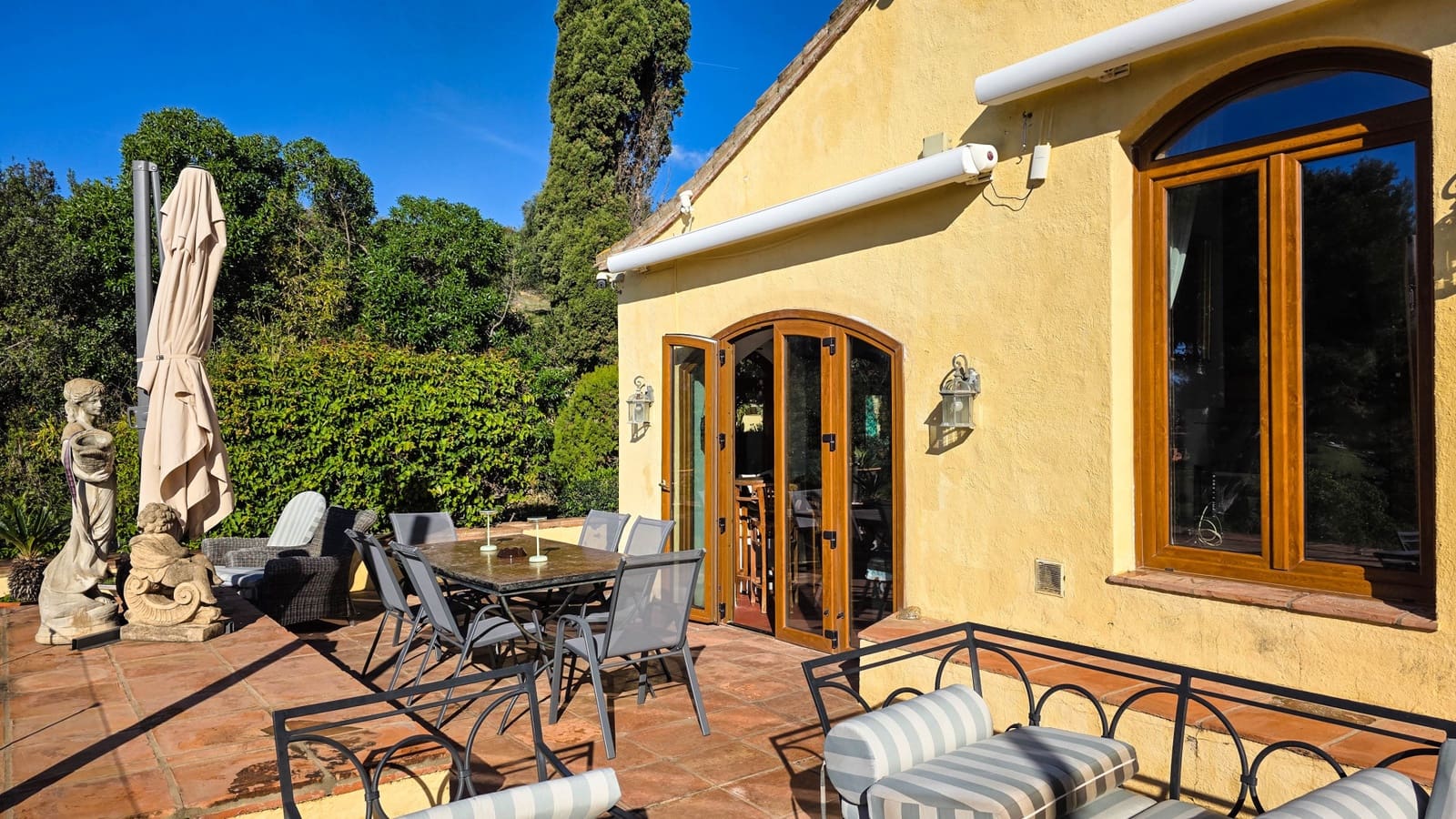 5 bedroom Villa for sale in Bahia Dorada with pool garage - € 1,750,000 (Ref: 9483225)