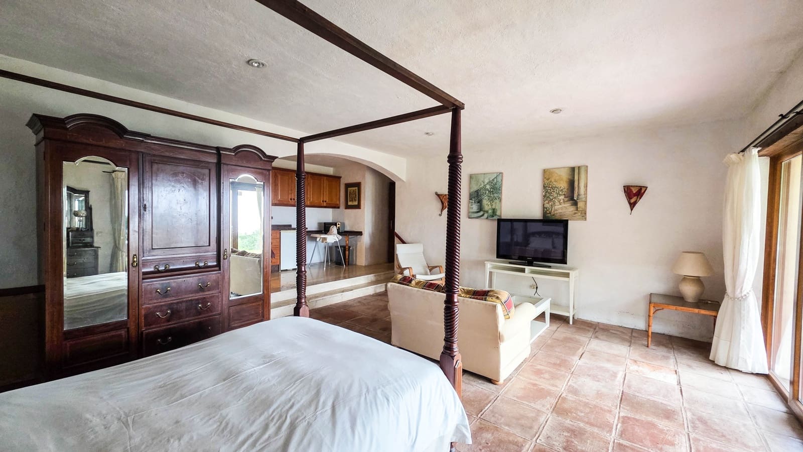 5 bedroom Villa for sale in Bahia Dorada with pool garage - € 1,750,000 (Ref: 9483225)