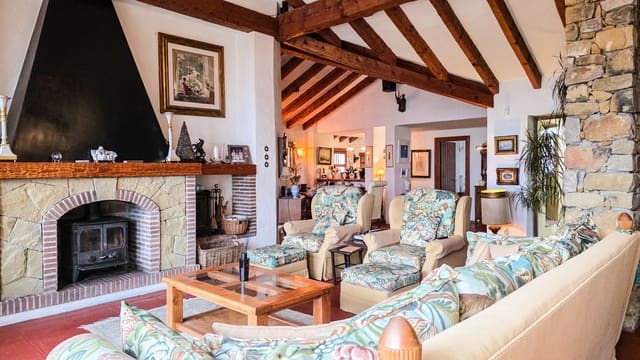 5 quarto Moradia para venda em Bahía Dorada, Estepona com piscina garagem - 1 750 000 € (Ref: 9483225)