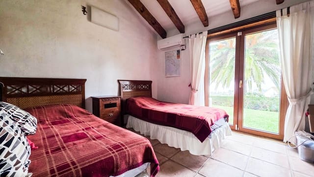 5 quarto Moradia para venda em Bahía Dorada, Estepona com piscina garagem - 1 750 000 € (Ref: 9483225)
