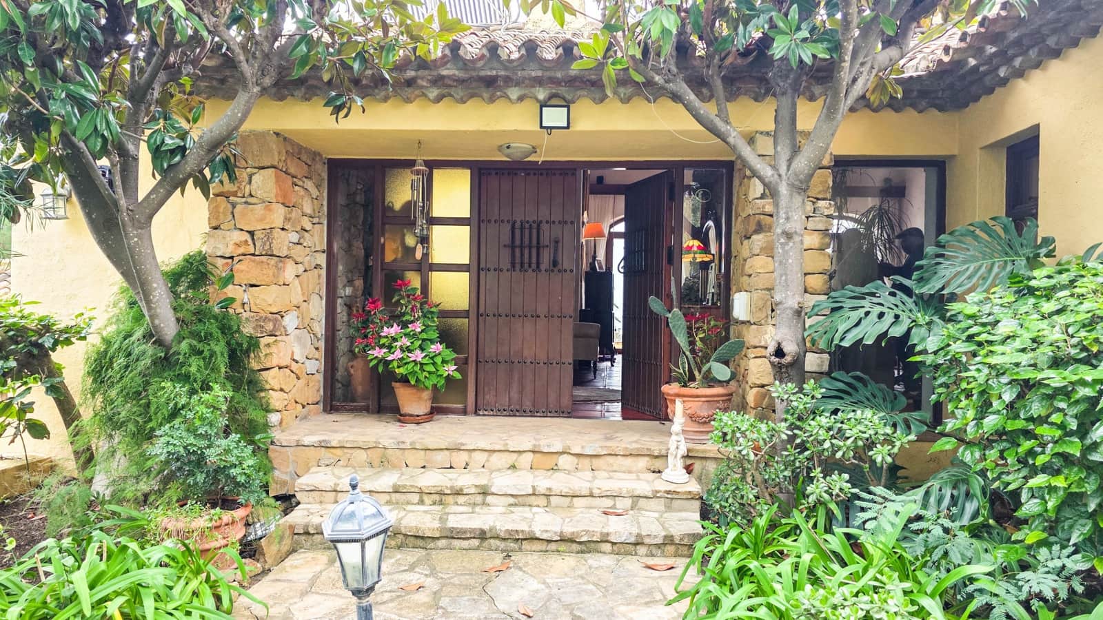 5 bedroom Villa for sale in Bahia Dorada with pool garage - € 1,750,000 (Ref: 9483225)