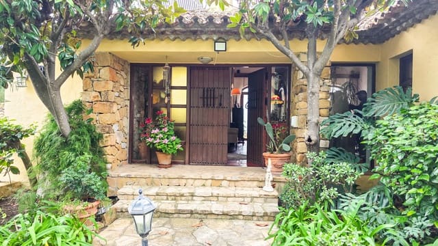 5 quarto Moradia para venda em Bahía Dorada, Estepona com piscina garagem - 1 750 000 € (Ref: 9483225)
