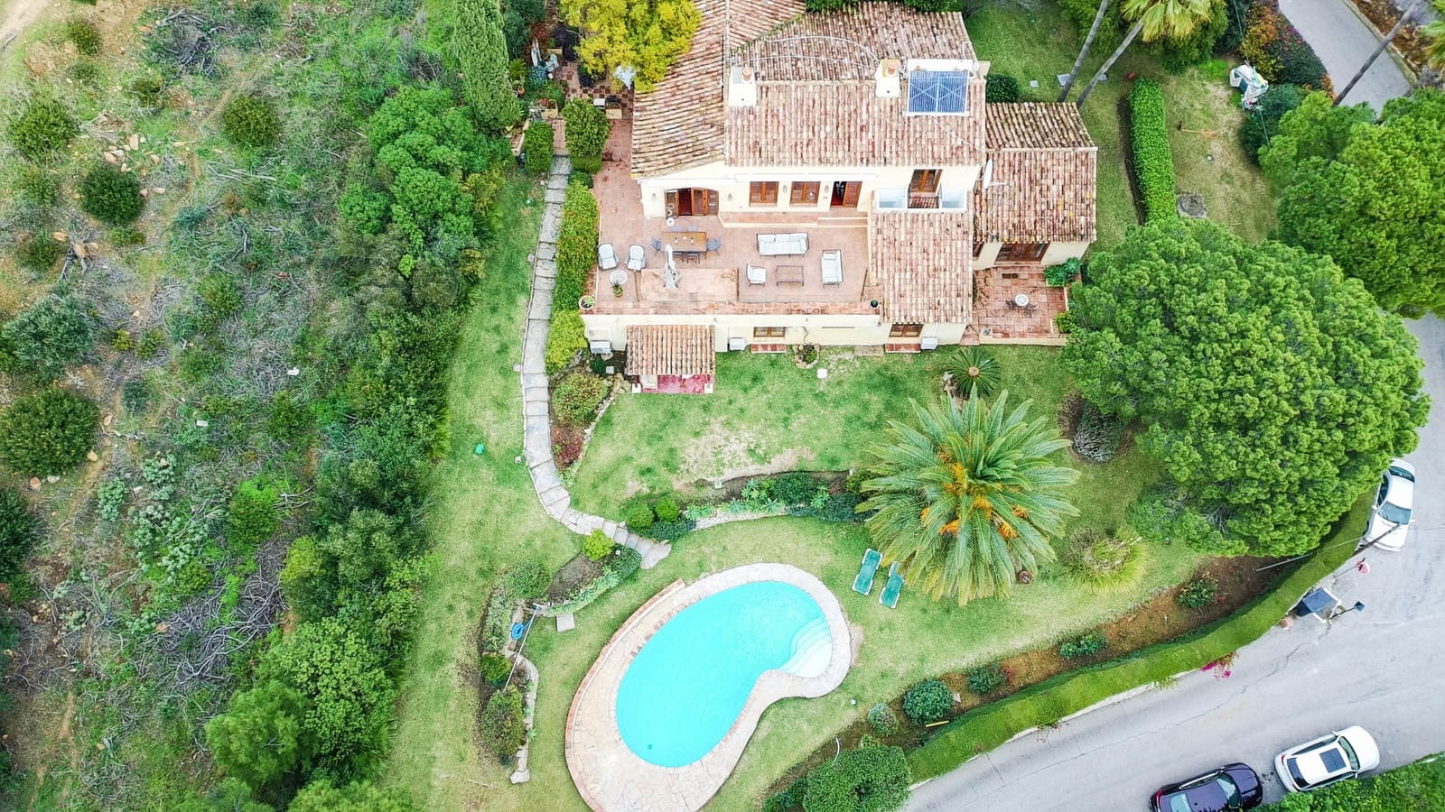 5 bedroom Villa for sale in Bahia Dorada with pool garage - € 1,750,000 (Ref: 9483225)