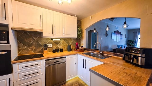 2 slaapkamer Appartement te koop in Manilva met zwembad garage - € 369.000 (Ref: 9496800)