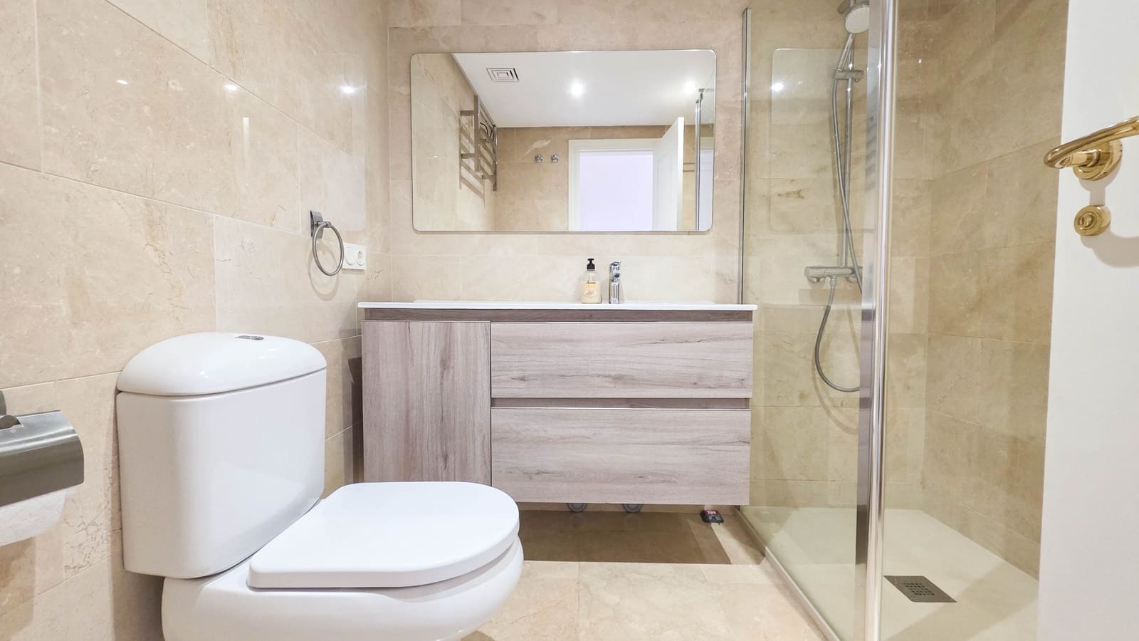 2 bedroom Apartment for sale in La Duquesa / Puerto de la Duquesa with pool garage - € 310,000 (Ref: 9503416)