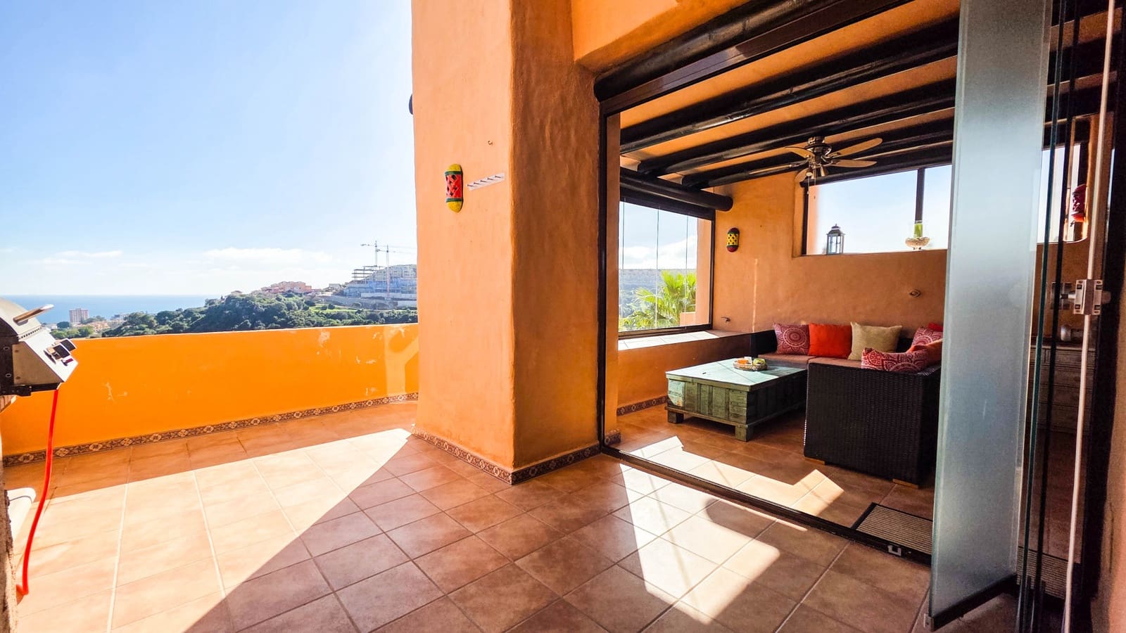 2 bedroom Apartment for sale in La Duquesa / Puerto de la Duquesa with pool garage - € 310,000 (Ref: 9503416)