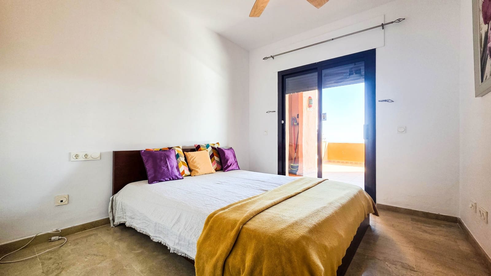 2 bedroom Apartment for sale in La Duquesa / Puerto de la Duquesa with pool garage - € 310,000 (Ref: 9503416)