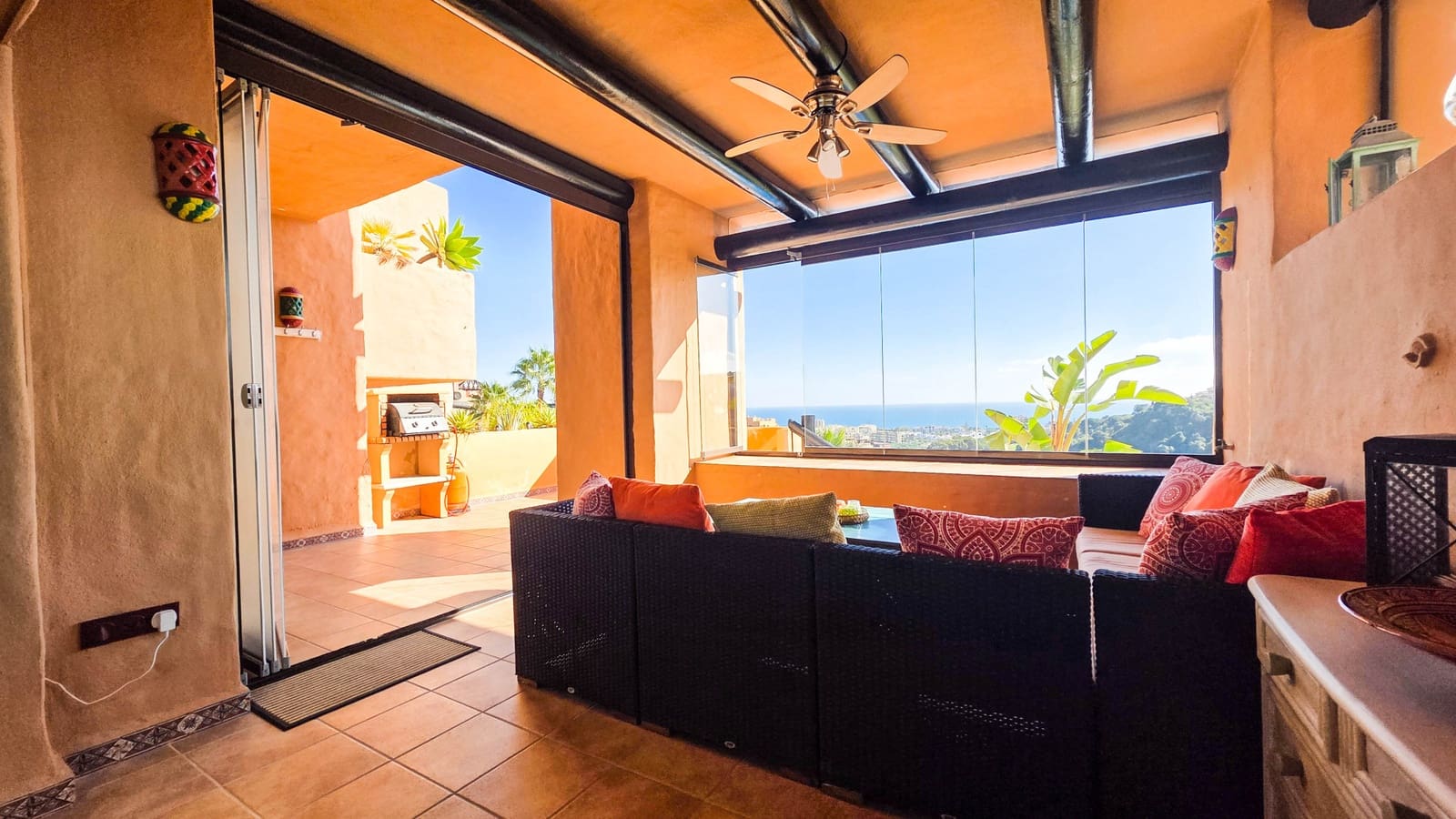 2 bedroom Apartment for sale in La Duquesa / Puerto de la Duquesa with pool garage - € 310,000 (Ref: 9503416)