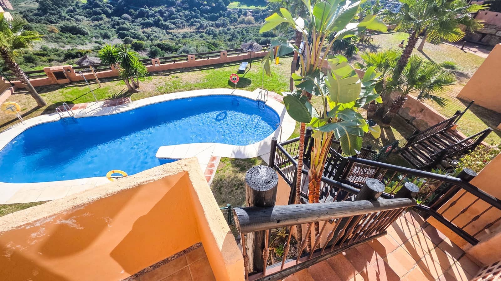 2 bedroom Apartment for sale in La Duquesa / Puerto de la Duquesa with pool garage - € 310,000 (Ref: 9503416)