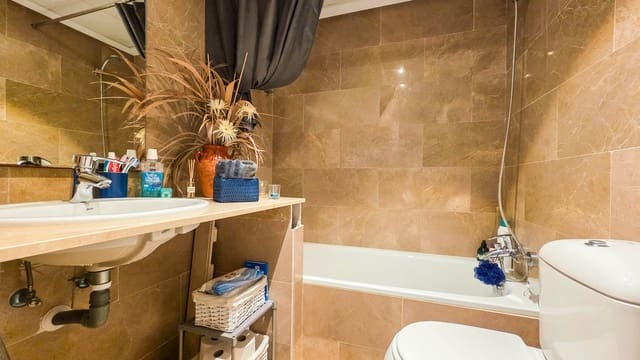 2 sovrum Lägenhet till salu i La Duquesa / Puerto de la Duquesa, Manilva med pool garage - 295 000 € (Ref: 9542648)