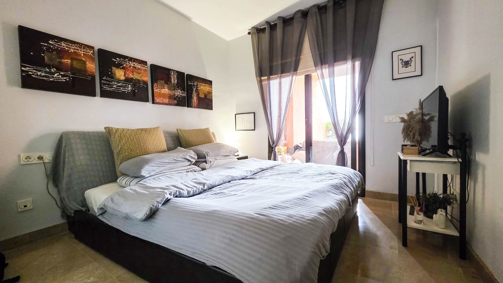 Apartamento de 2 habitaciones en La Duquesa / Puerto de la Duquesa en venta con piscina garaje - 279.000 € (Ref: 9542648)