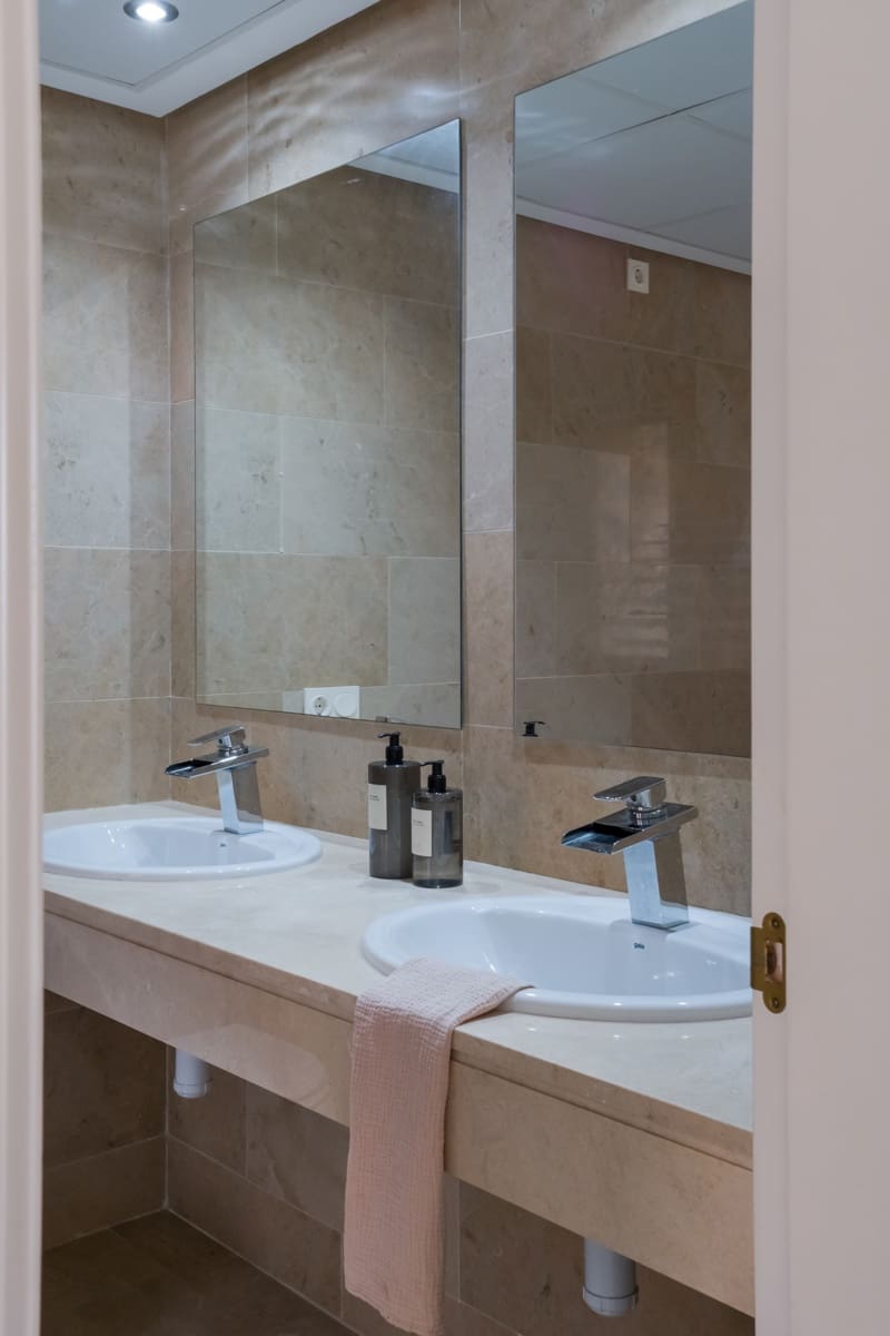 3 soveværelse Penthouse til salg i La Duquesa / Puerto de la Duquesa med swimmingpool garage - € 575.000 (Ref: 9542649)