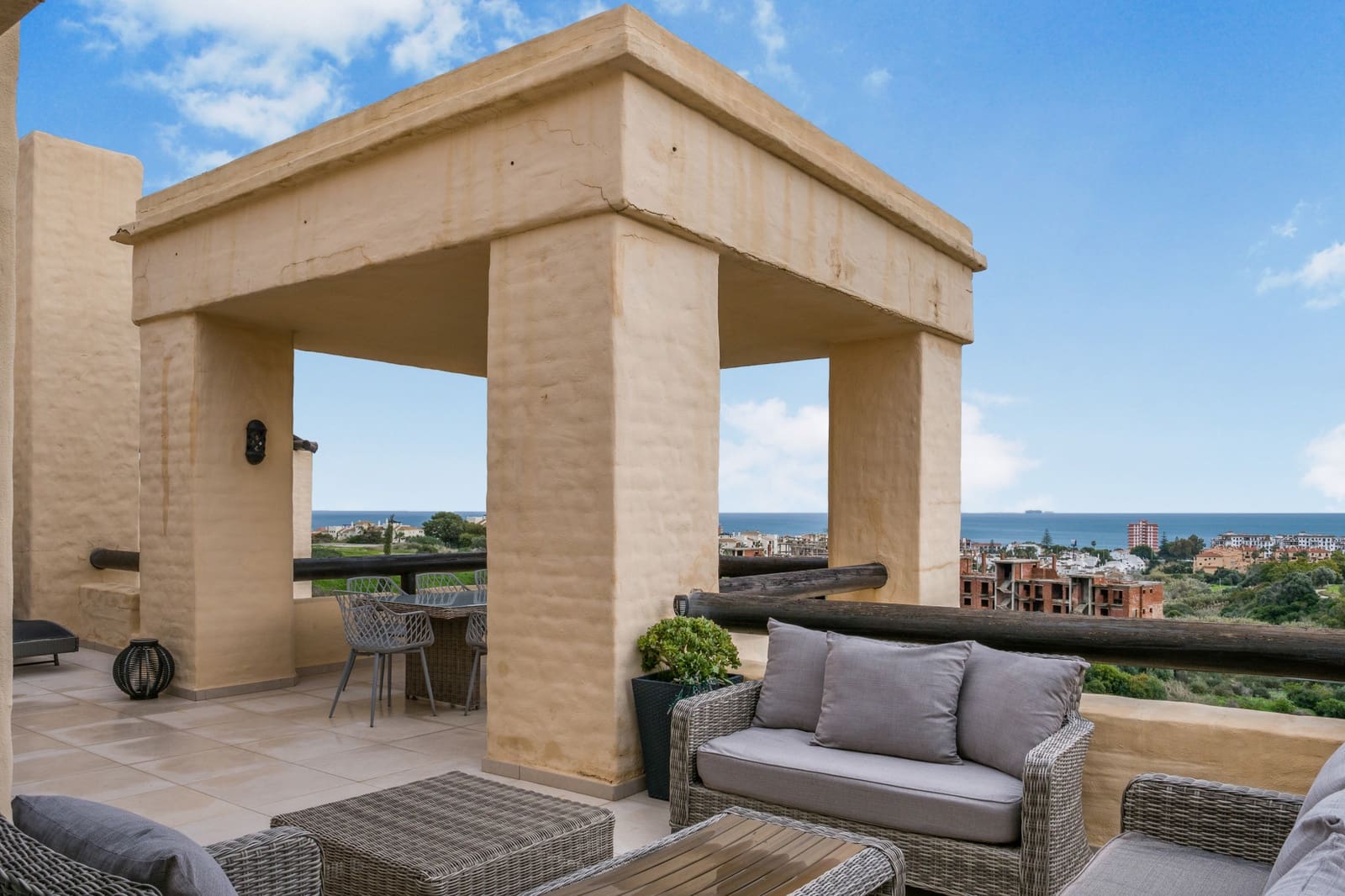 3 soveværelse Penthouse til salg i La Duquesa / Puerto de la Duquesa med swimmingpool garage - € 575.000 (Ref: 9542649)