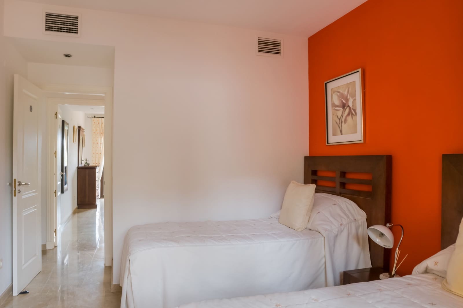 2 soveværelse Lejlighed til salg i La Duquesa / Puerto de la Duquesa med swimmingpool garage - € 325.000 (Ref: 9542650)