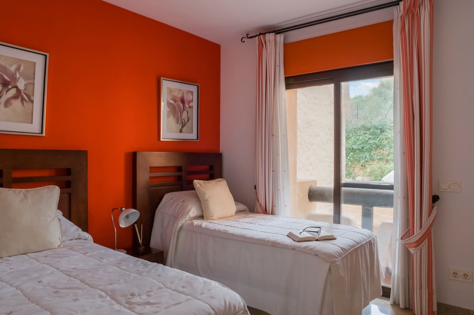 2 soveværelse Lejlighed til salg i La Duquesa / Puerto de la Duquesa med swimmingpool garage - € 325.000 (Ref: 9542650)