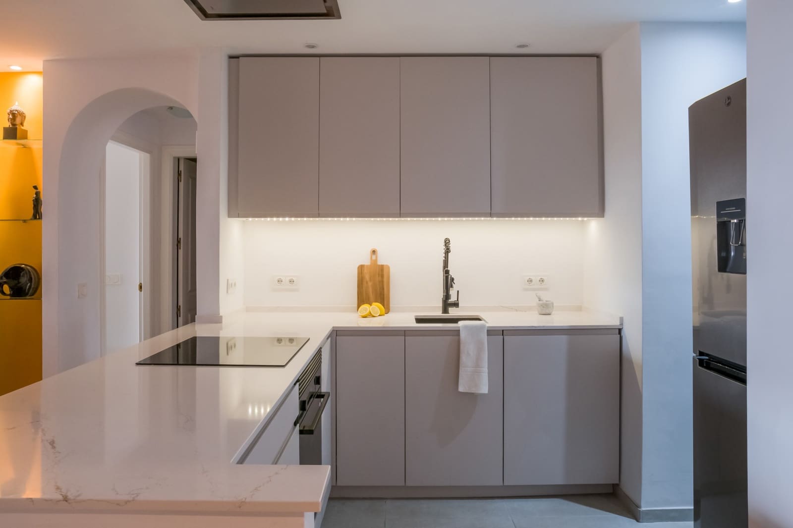 2 soveværelse Lejlighed til salg i La Duquesa / Puerto de la Duquesa med swimmingpool garage - € 325.000 (Ref: 9542650)