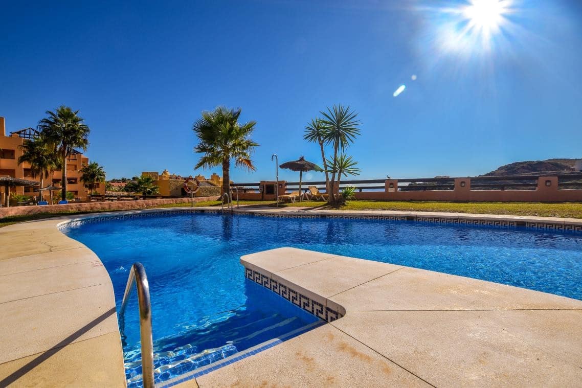 2 soveværelse Lejlighed til salg i La Duquesa / Puerto de la Duquesa med swimmingpool garage - € 325.000 (Ref: 9542650)