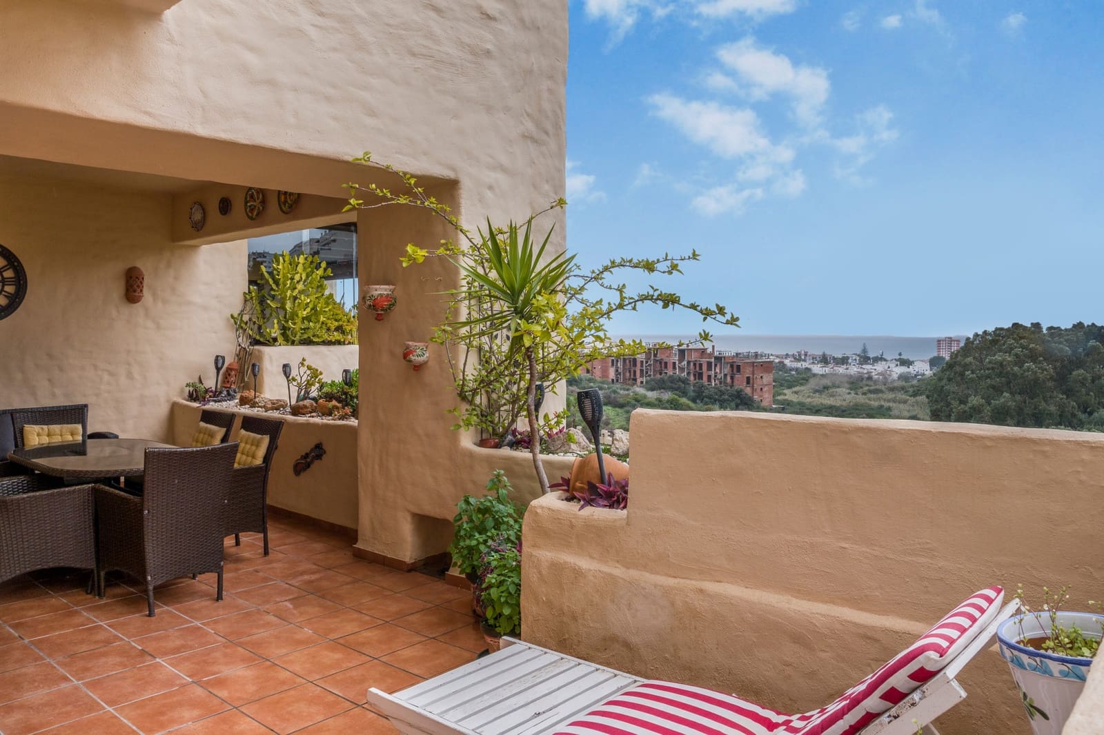 2 soveværelse Lejlighed til salg i La Duquesa / Puerto de la Duquesa med swimmingpool garage - € 325.000 (Ref: 9542650)