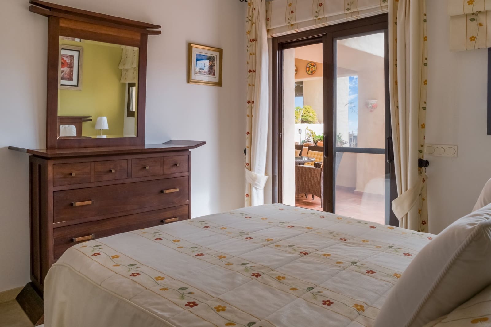 2 soveværelse Lejlighed til salg i La Duquesa / Puerto de la Duquesa med swimmingpool garage - € 325.000 (Ref: 9542650)