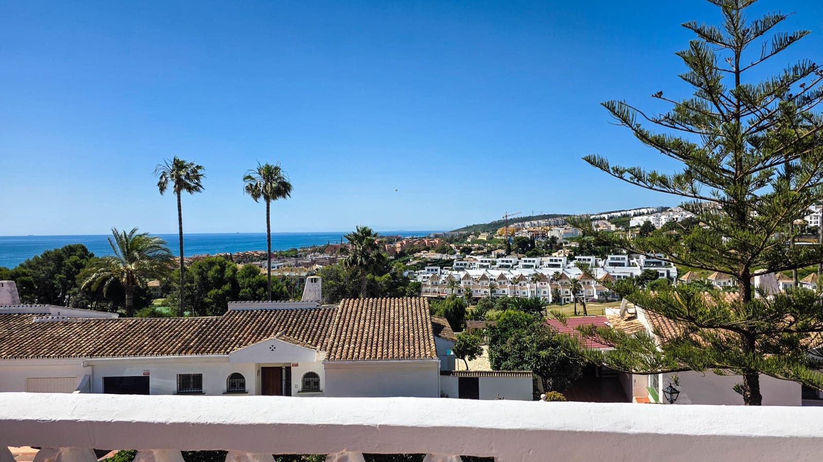 3 quarto Casa em Banda para venda em La Duquesa / Puerto de la Duquesa com piscina - 499 000 € (Ref: 9575631)
