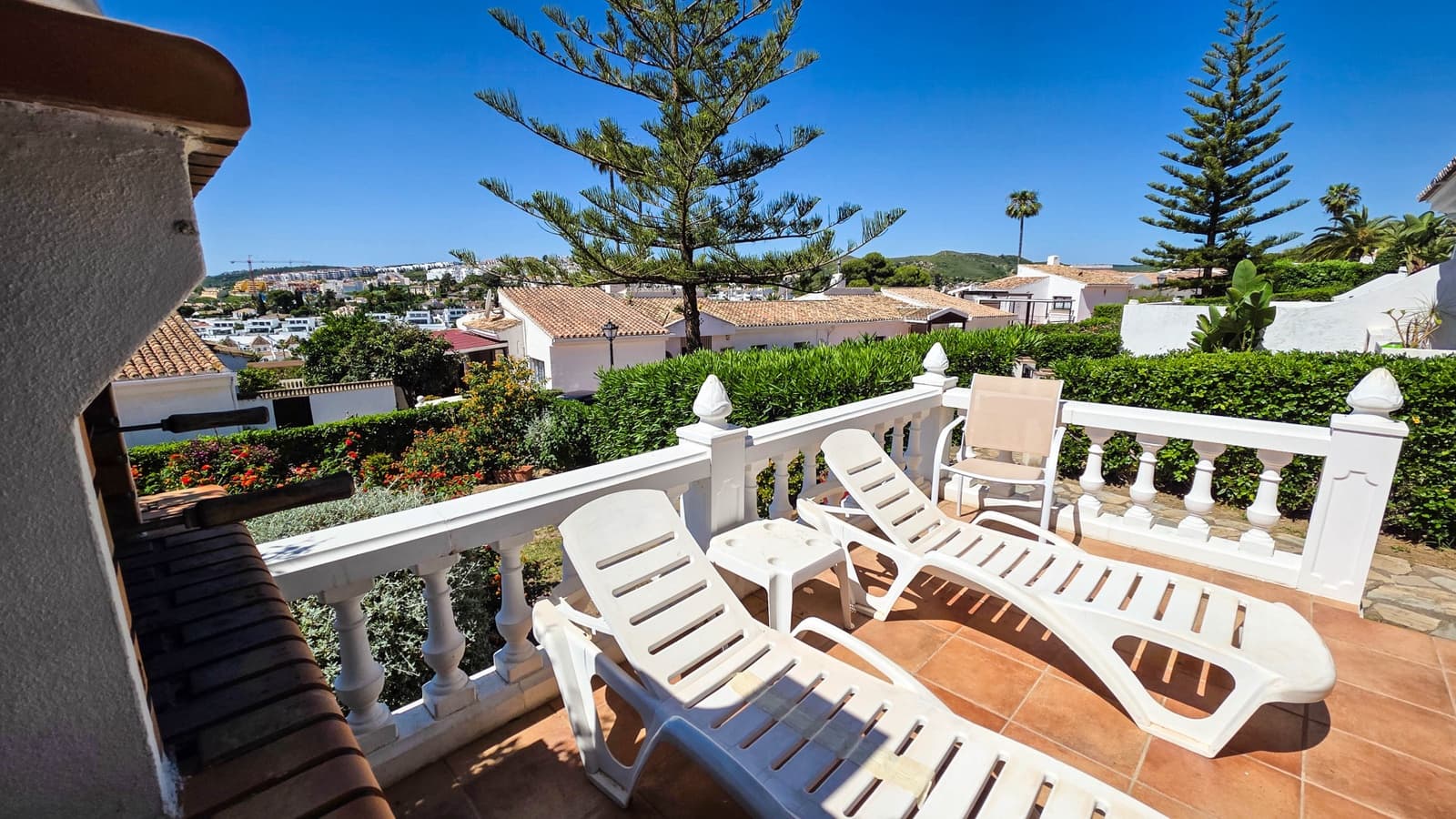 3 quarto Casa em Banda para venda em La Duquesa / Puerto de la Duquesa com piscina - 499 000 € (Ref: 9575631)