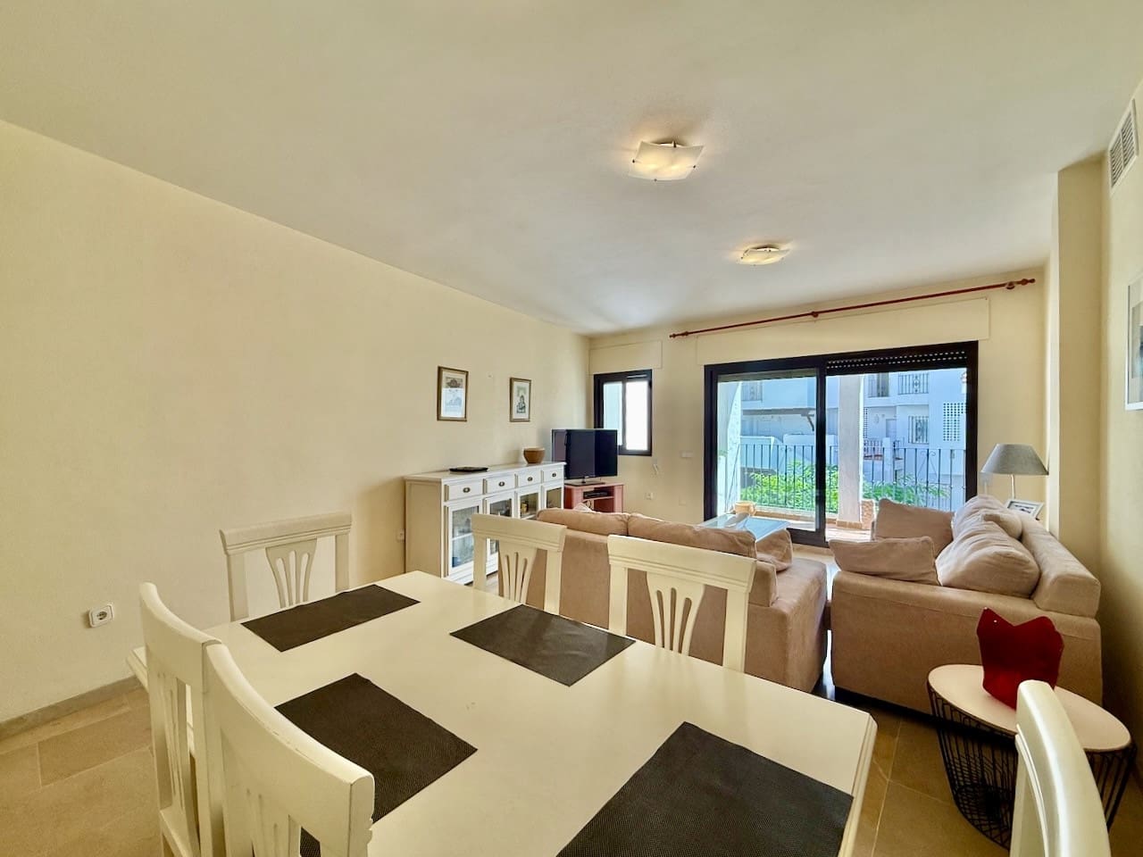 3 makuuhuone Huoneisto myytävänä paikassa La Duquesa / Puerto de la Duquesa mukana uima-altaan 
autotalli - 325 000 € (Ref: 9598351)