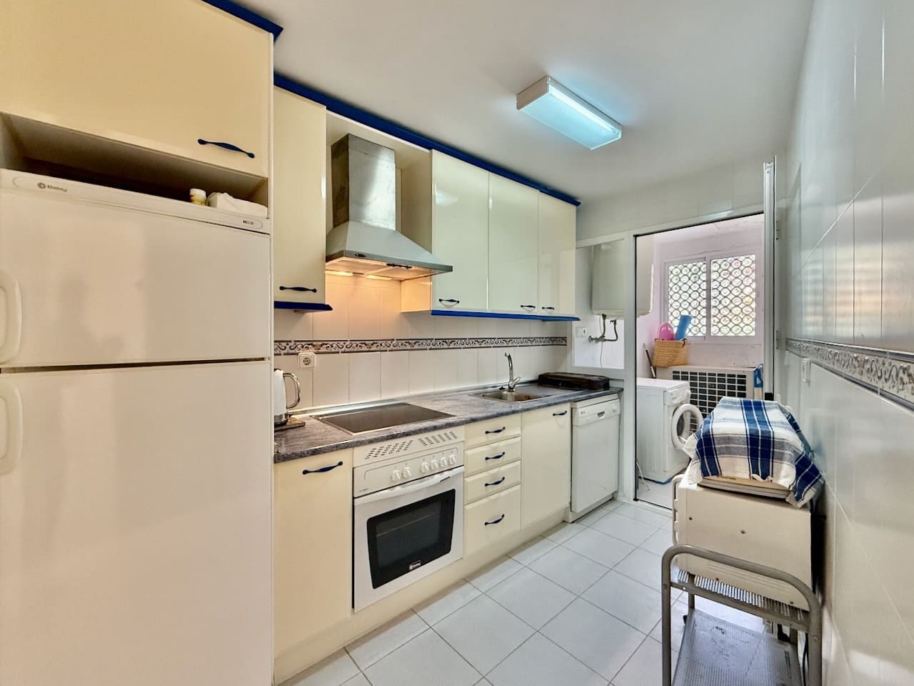 3 makuuhuone Huoneisto myytävänä paikassa La Duquesa / Puerto de la Duquesa mukana uima-altaan 
autotalli - 325 000 € (Ref: 9598351)