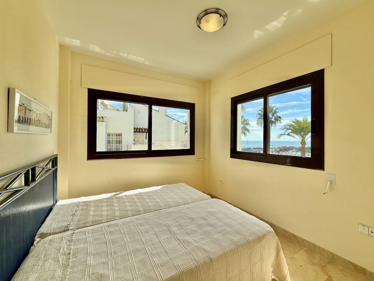 3 makuuhuone Huoneisto myytävänä paikassa La Duquesa / Puerto de la Duquesa mukana uima-altaan 
autotalli - 325 000 € (Ref: 9598351)