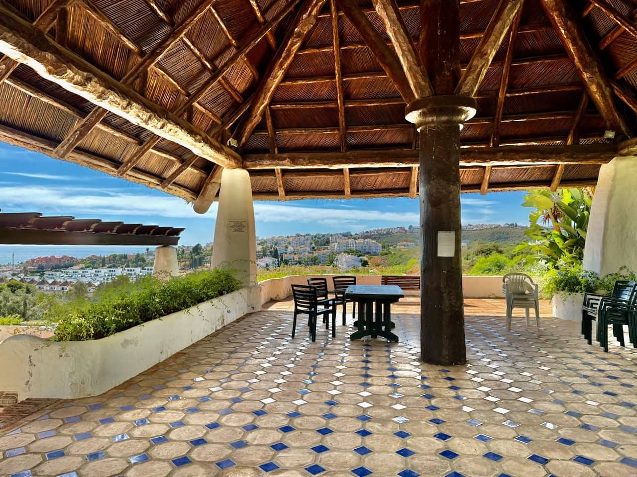 3 makuuhuone Huoneisto myytävänä paikassa La Duquesa / Puerto de la Duquesa mukana uima-altaan 
autotalli - 325 000 € (Ref: 9598351)