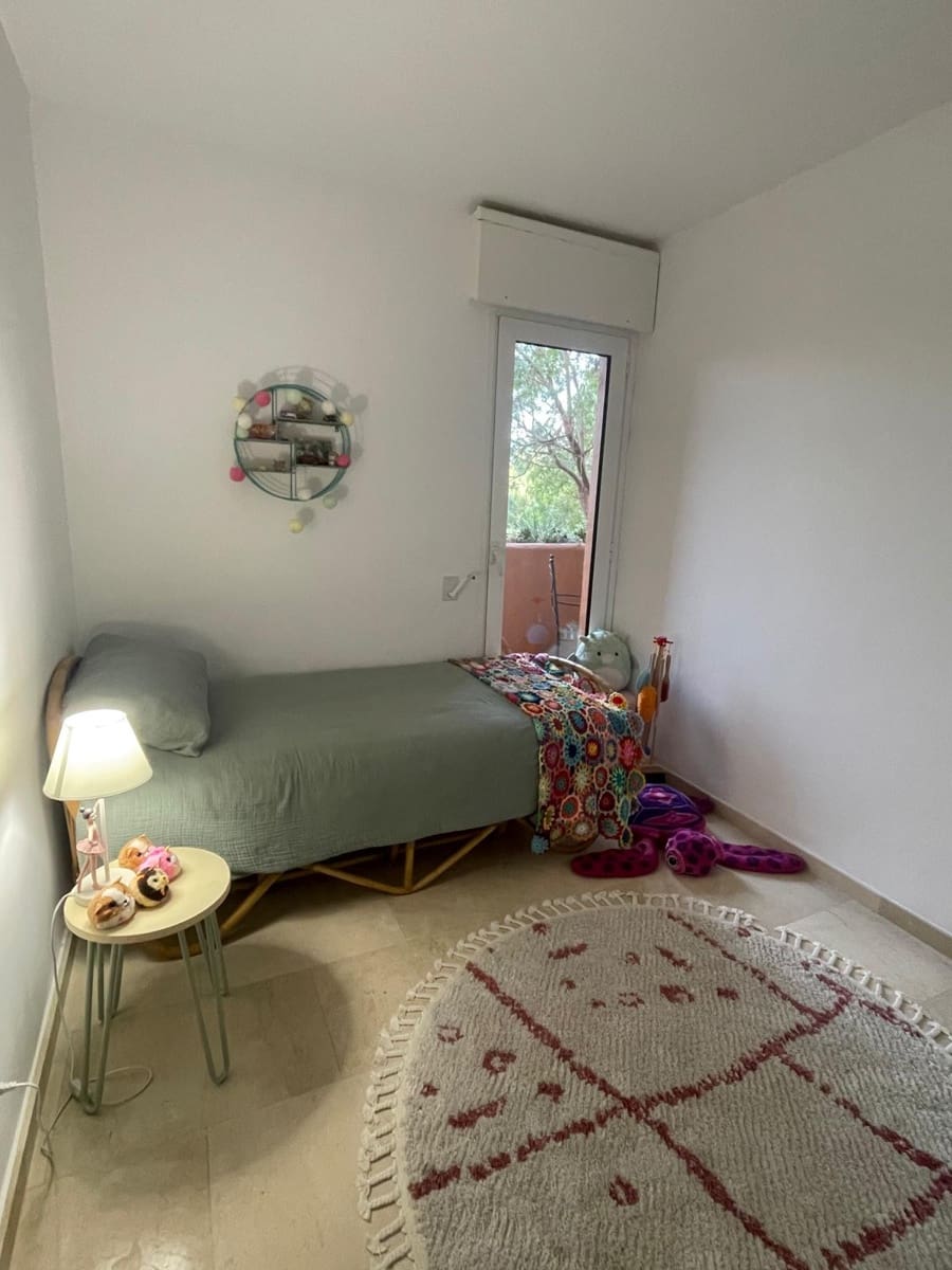 3 Zimmer Apartment zu verkaufen in Castillo de la Duquesa mit Pool Garage - 630.000 € (Ref: 9601490)