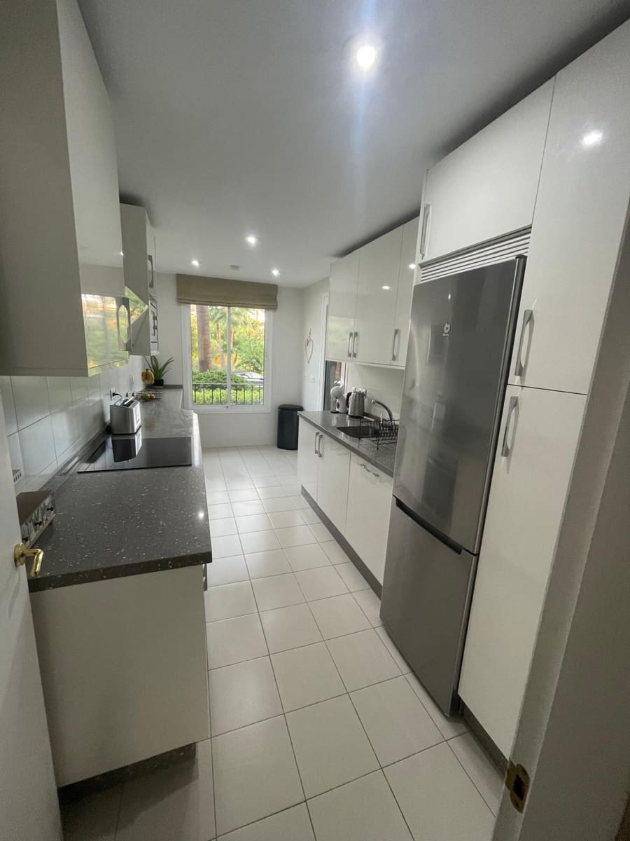 3 Zimmer Apartment zu verkaufen in Castillo de la Duquesa mit Pool Garage - 630.000 € (Ref: 9601490)