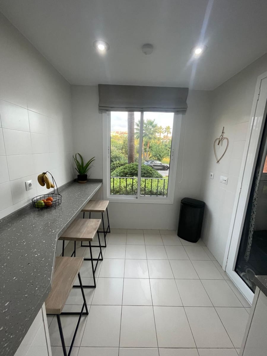 3 Zimmer Apartment zu verkaufen in Castillo de la Duquesa mit Pool Garage - 630.000 € (Ref: 9601490)