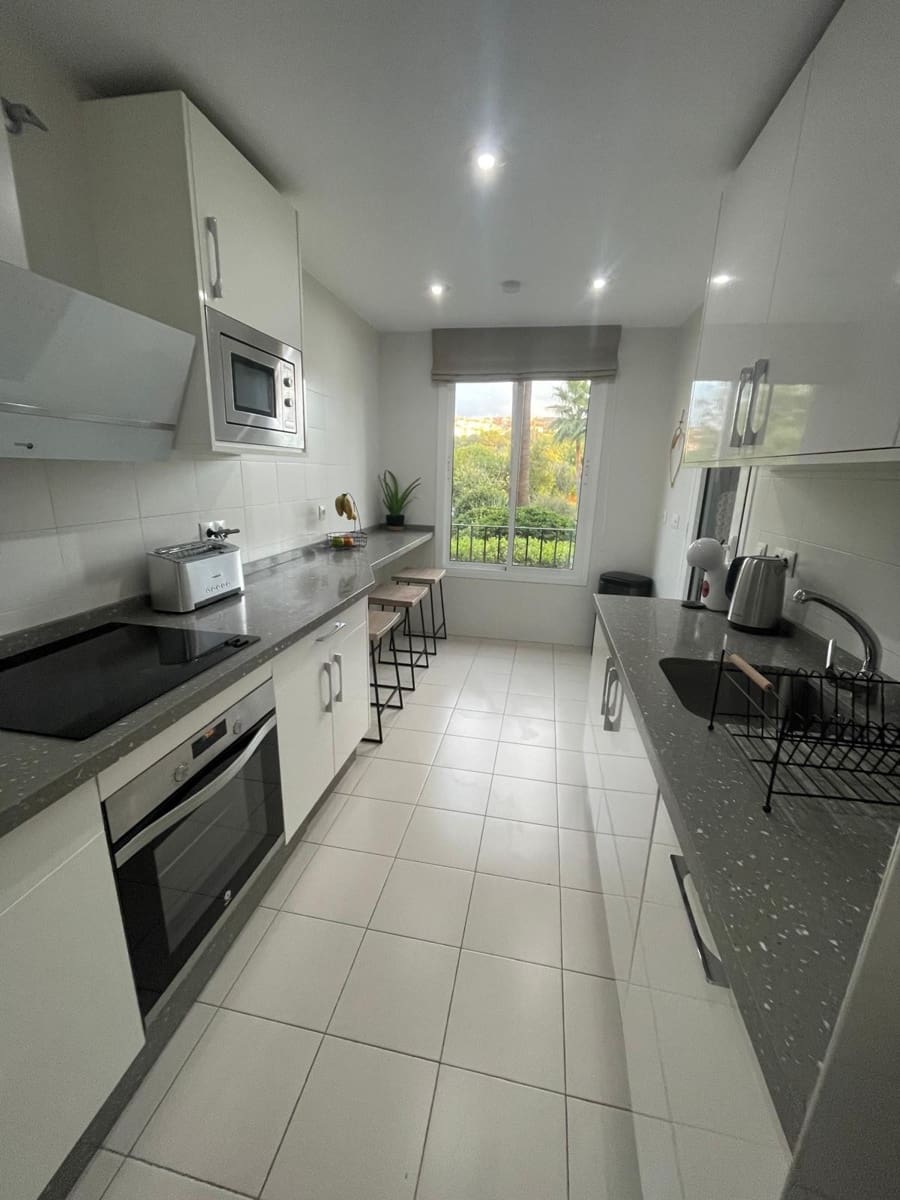 3 Zimmer Apartment zu verkaufen in Castillo de la Duquesa mit Pool Garage - 630.000 € (Ref: 9601490)