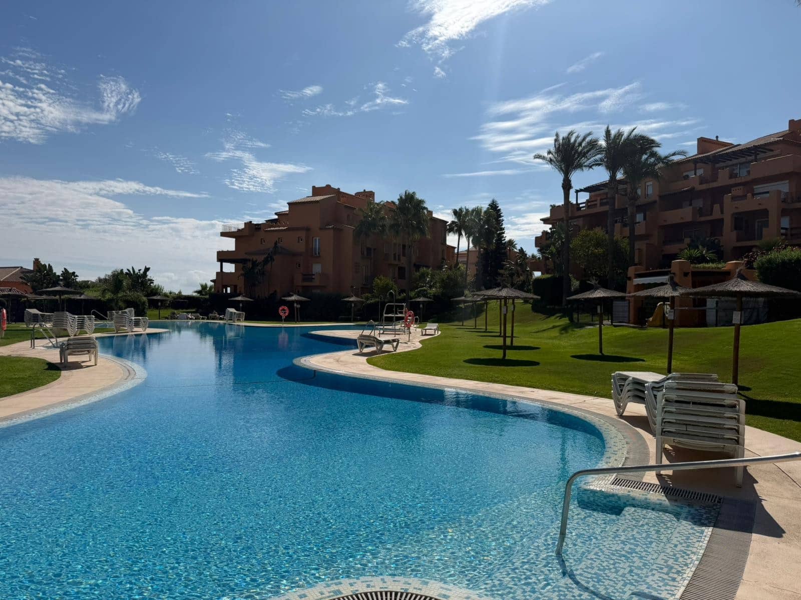 3 Zimmer Apartment zu verkaufen in Castillo de la Duquesa mit Pool Garage - 630.000 € (Ref: 9601490)