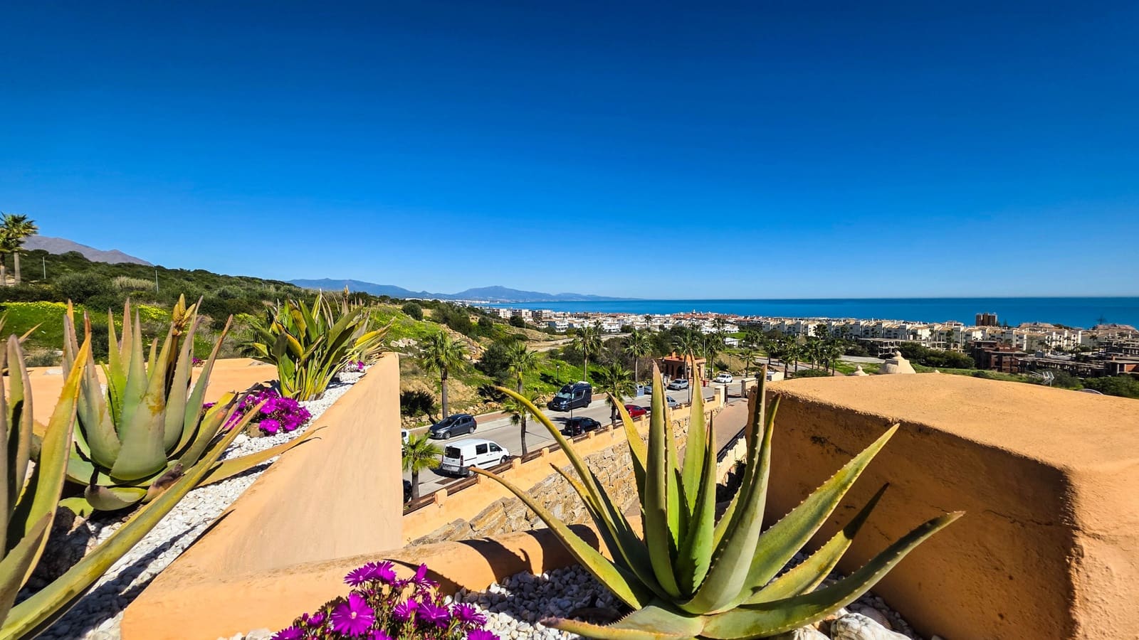 3 bedroom Penthouse for sale in La Duquesa / Puerto de la Duquesa with pool garage - € 495,000 (Ref: 9606843)