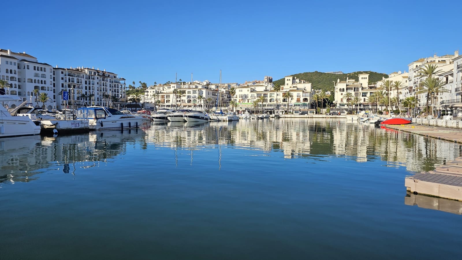 3 makuuhuone Kattohuoneisto myytävänä paikassa La Duquesa / Puerto de la Duquesa mukana uima-altaan 
autotalli - 529 000 € (Ref: 9614436)