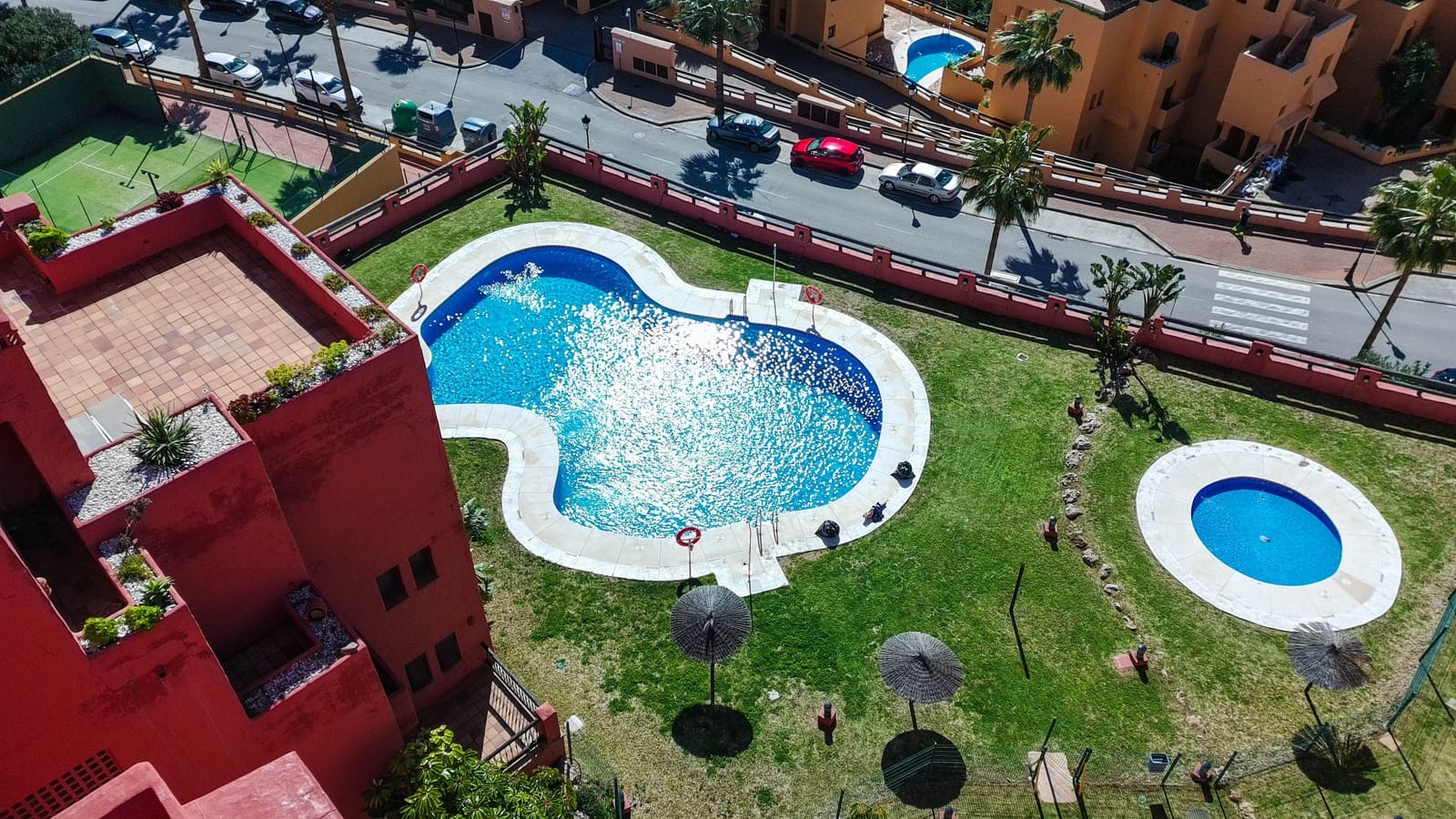 3 makuuhuone Kattohuoneisto myytävänä paikassa La Duquesa / Puerto de la Duquesa mukana uima-altaan 
autotalli - 529 000 € (Ref: 9614436)