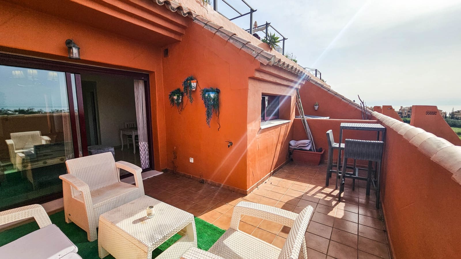 2 soverom Penthouse til salgs i La Duquesa / Puerto de la Duquesa med svømmebasseng garasje - € 335 000 (Ref: 9643484)