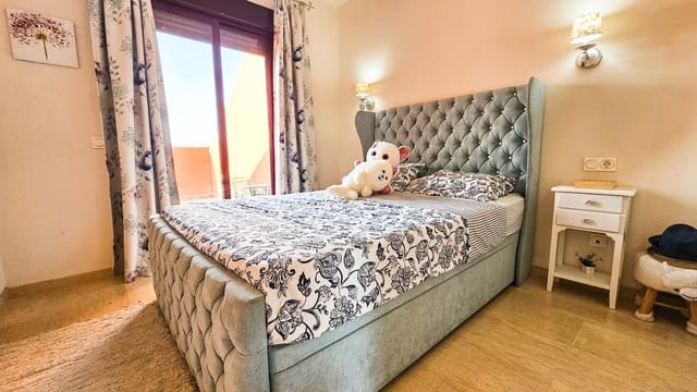 2 soverom Penthouse til salgs i La Duquesa / Puerto de la Duquesa, Manilva med svømmebasseng garasje - € 335 000 (Ref: 9643484)