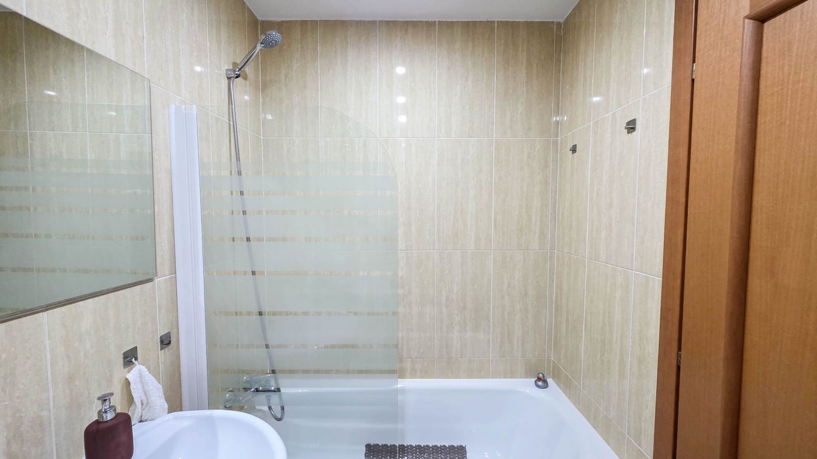 2 bedroom Apartment for sale in La Duquesa / Puerto de la Duquesa with pool garage - € 269,000 (Ref: 9672708)