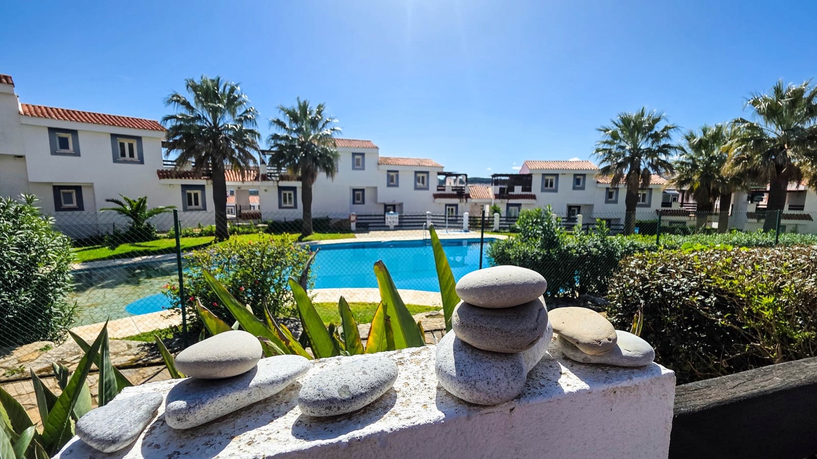 2 bedroom Apartment for sale in La Duquesa / Puerto de la Duquesa with pool garage - € 269,000 (Ref: 9672708)