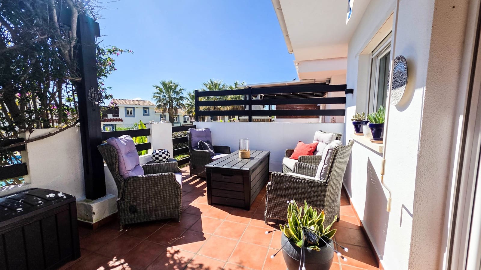 2 bedroom Apartment for sale in La Duquesa / Puerto de la Duquesa with pool garage - € 269,000 (Ref: 9672708)
