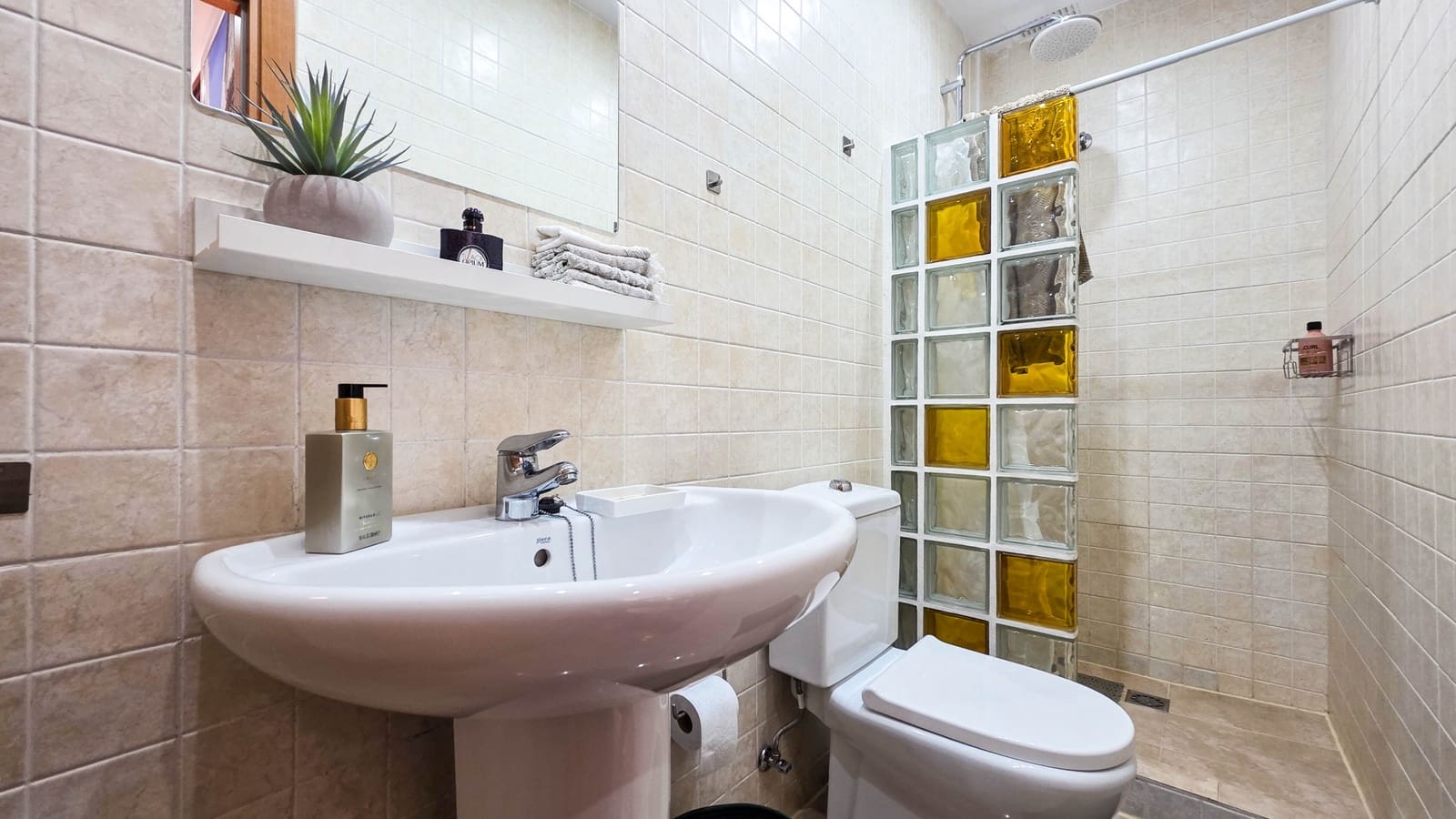 2 bedroom Apartment for sale in La Duquesa / Puerto de la Duquesa with pool garage - € 269,000 (Ref: 9672708)