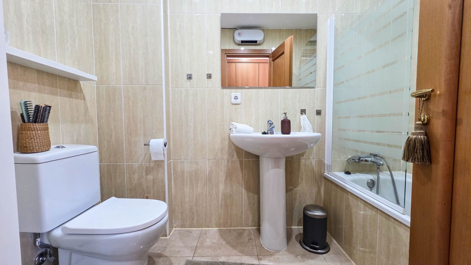 2 bedroom Apartment for sale in La Duquesa / Puerto de la Duquesa with pool garage - € 269,000 (Ref: 9672708)