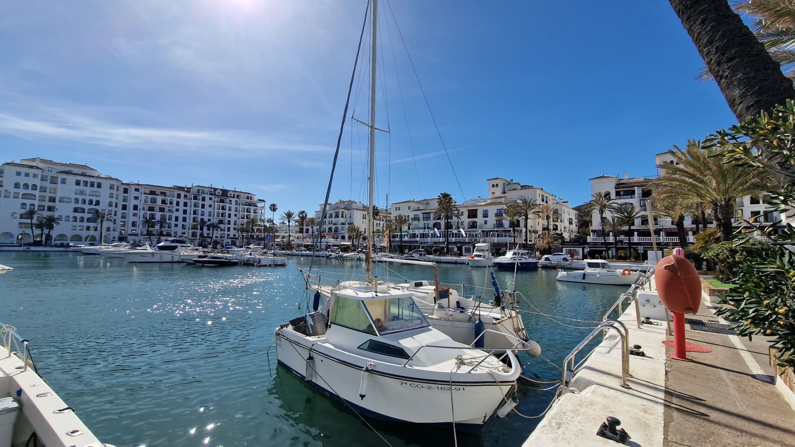 2 bedroom Apartment for sale in La Duquesa / Puerto de la Duquesa with pool garage - € 269,000 (Ref: 9672708)