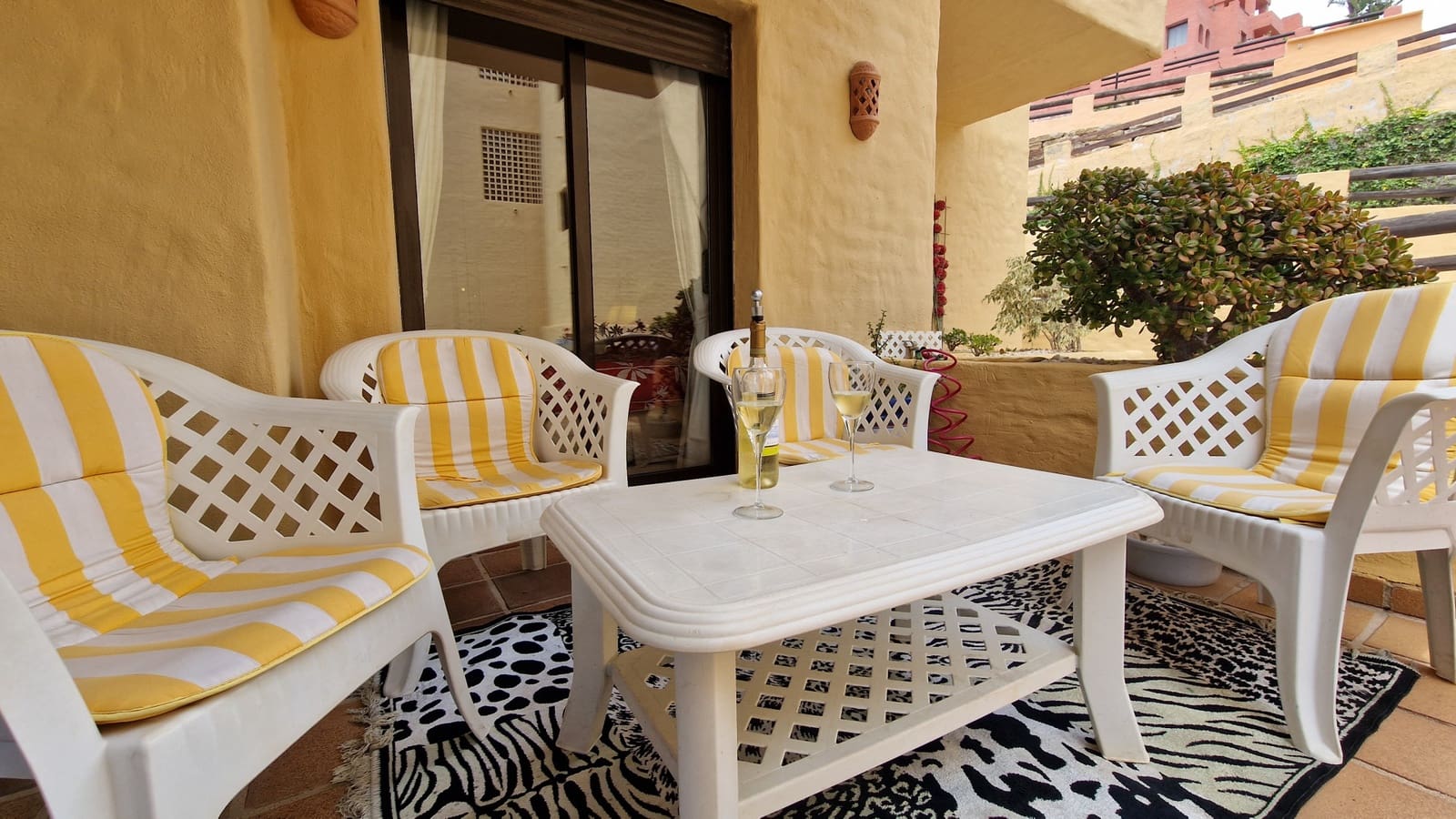 Apartamento de 3 habitaciones en La Duquesa / Puerto de la Duquesa en venta con garaje - 319.000 € (Ref: 9672709)