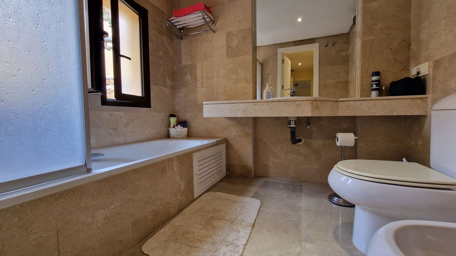 3 bedroom Apartment for sale in La Duquesa / Puerto de la Duquesa with garage - € 319,000 (Ref: 9672709)