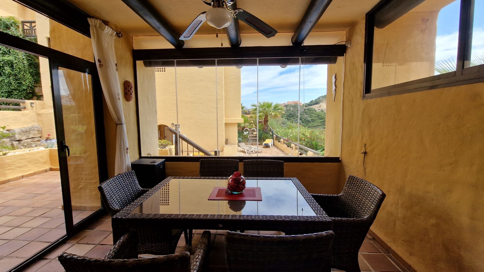 3 bedroom Apartment for sale in La Duquesa / Puerto de la Duquesa with garage - € 319,000 (Ref: 9672709)