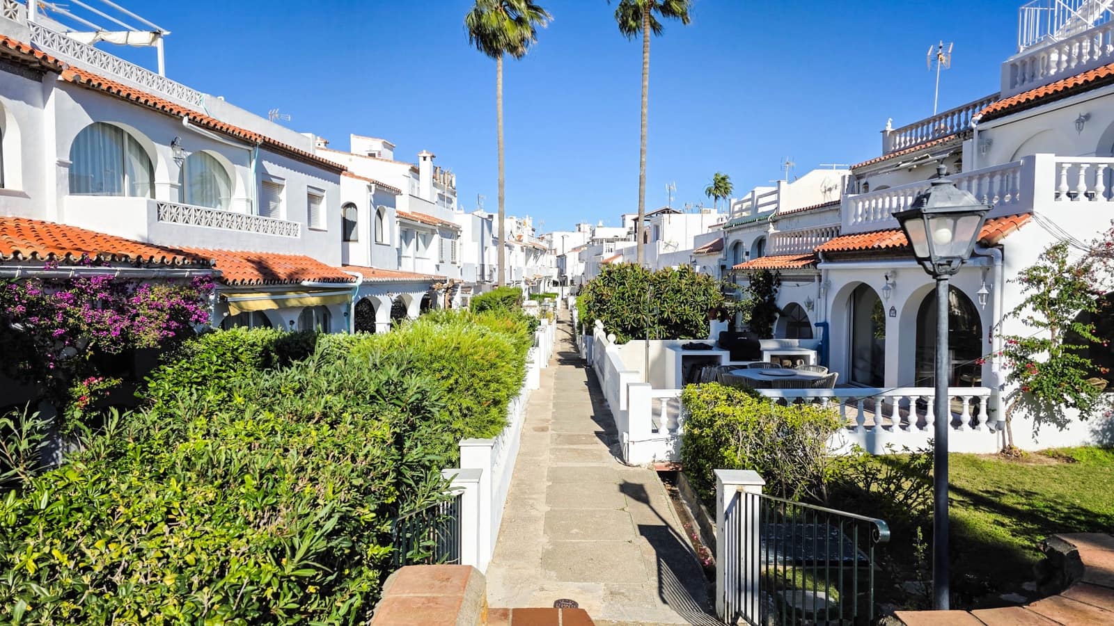 2 bedroom Townhouse for sale in Manilva with pool - € 249,000 (Ref: 9674181)