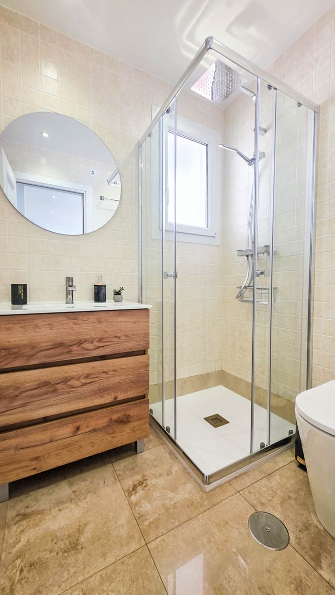 2 bedroom Apartment for sale in La Duquesa / Puerto de la Duquesa with pool garage - € 299,900 (Ref: 9676734)